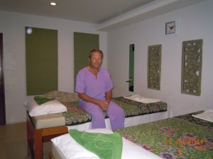 Bernd en la habitacion de masaje.
