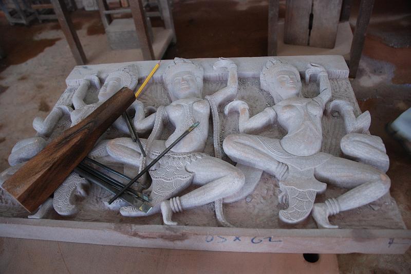 DSC_0272.JPG - Les Artisans de Angkor : stonecarving /Steinmetz Arbeiten /steen bewerking  / Tallaje de Piedra