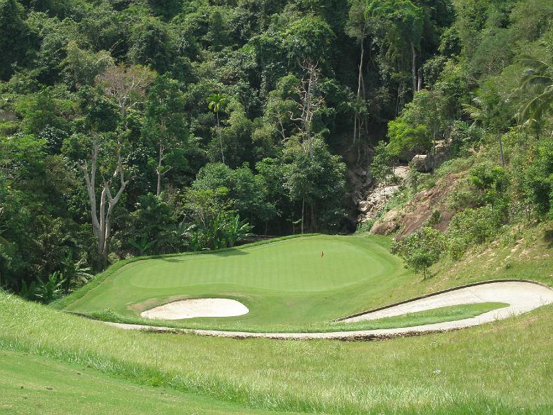 P3250793.JPG - Santiburi Golf Course. Nice hole !