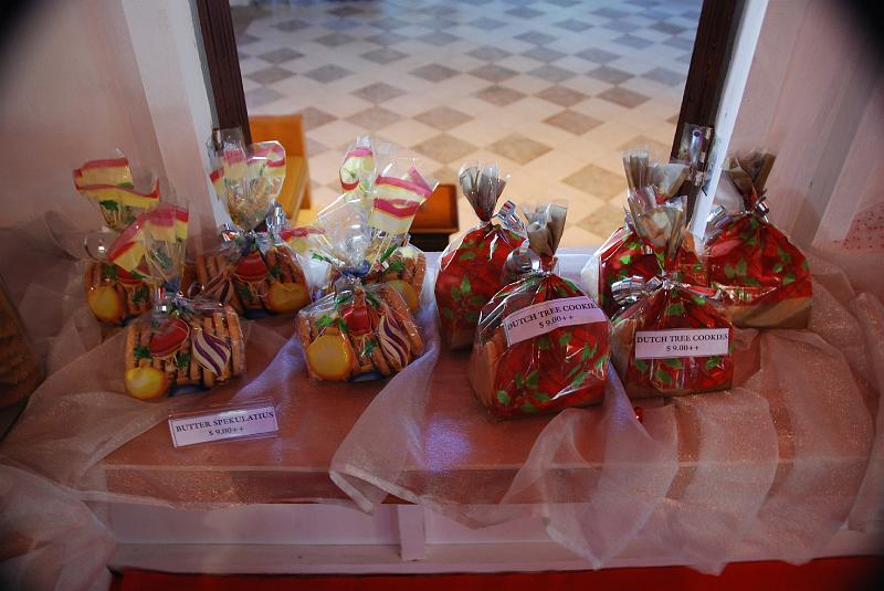 DSC_0067.JPG - Nirwana Gardens Hotel.Cakes and Dutch cookies ( Bintan is Indonesia)