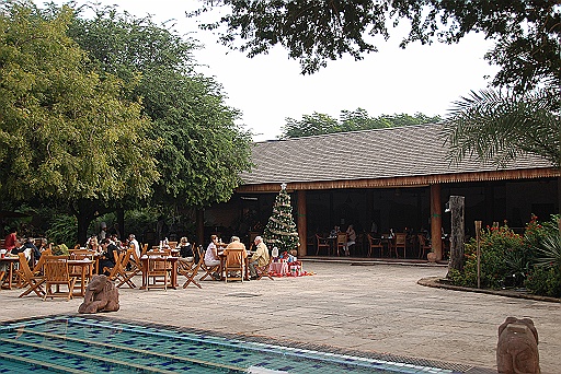 DSC_0098.JPG - The Tharabar Gate Hotel.