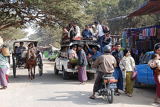 DSC_0101.JPG - Just outside of The Tharabar Gate Hotel.