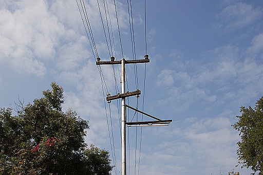 DSC_0116.JPG - Wires...