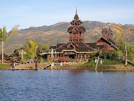 P1130101.JPG - Inle Resort.
