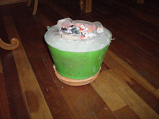 P1150146.JPG - Nice warming fire, but too much smoke.