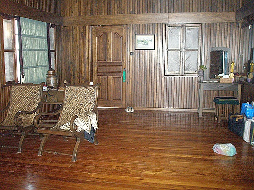 P1170183.JPG - Our bungalow inside.