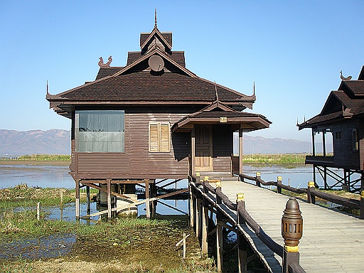 P1170197.JPG - Again our bungalow.