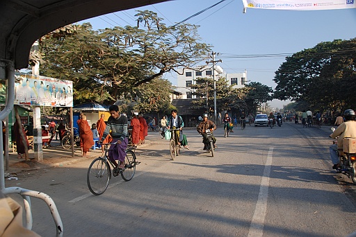 DSC_0352.JPG - Traffic in Mandalay.