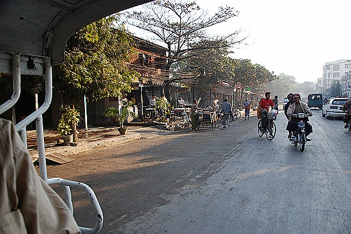 DSC_0358.JPG - The traffic in Mandalay.