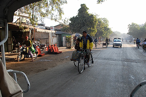 DSC_0359.JPG - The traffic in Mandalay.