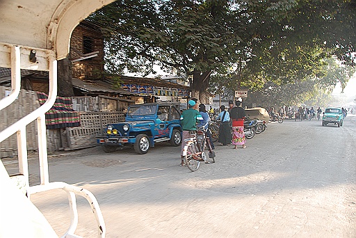 DSC_0361.JPG - The traffic in Mandalay..