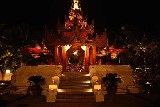 DSC_0448.JPG - The Mandalay Hill Resort by night. http://www.mandalayhillresorthotel.com 