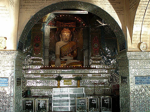 P1090179.JPG - Sutaungpyei Pagoda.
