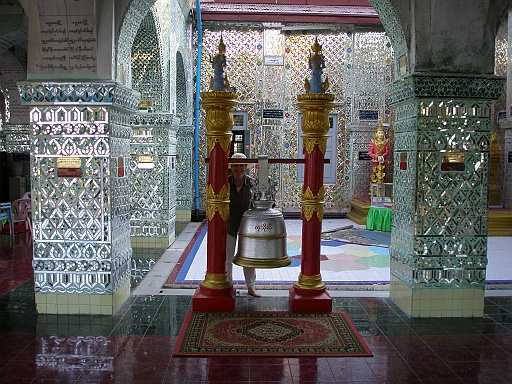 P1090180.JPG - Sutaungpyei Pagoda.