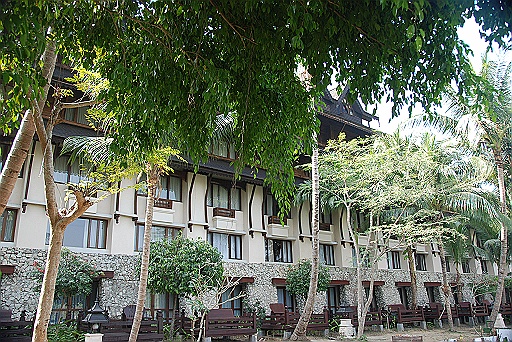 DSC_0015.JPG - The exterior of the hotel.