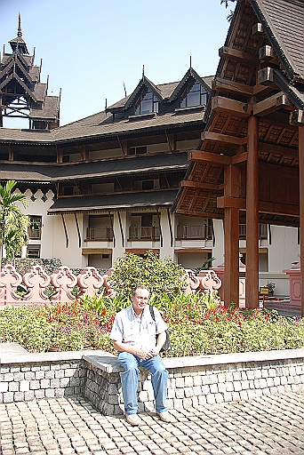 DSC_0016.JPG - The exterior of the hotel.