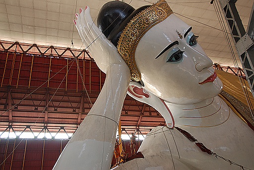 DSC_0021.JPG - The  lying Buddha statue.