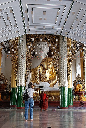 DSC_0041.JPG - Shwedagon Pagoda .