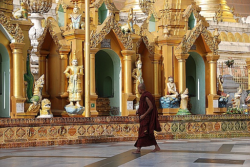 DSC_0050.JPG - Shwedagon Pagoda .
