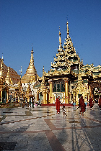 DSC_0051.JPG - Shwedagon Pagoda .