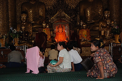 DSC_0064.JPG - Shwedagon Pagoda .