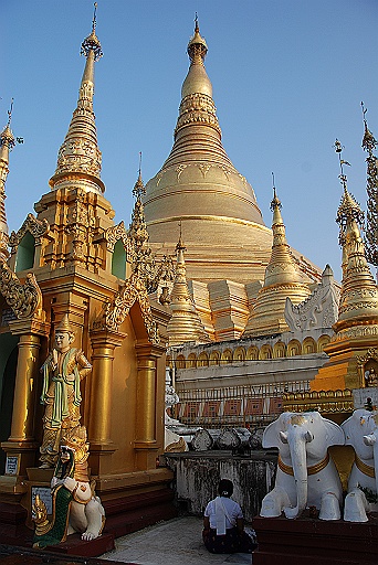 DSC_0067.JPG - Shwedagon Pagoda .
