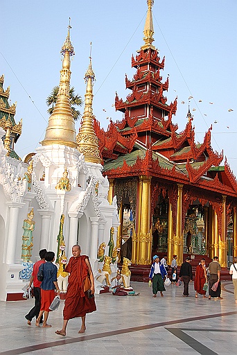 DSC_0069.JPG - Shwedagon Pagoda .