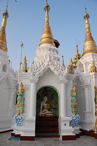 DSC_0070.JPG - Shwedagon Pagoda .
