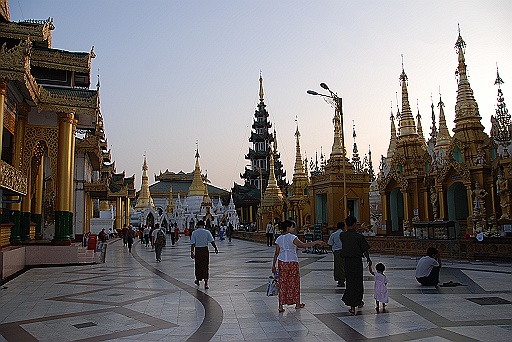 DSC_0075.JPG - Shwedagon Pagoda .