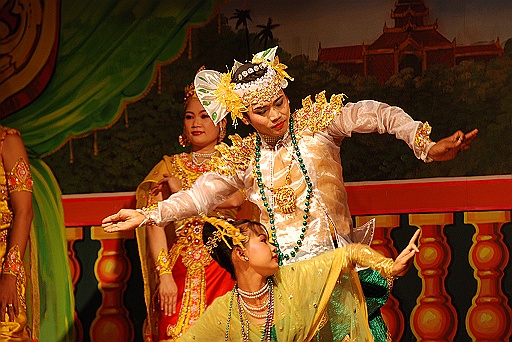 DSC_0086.JPG - Show in our hotel.